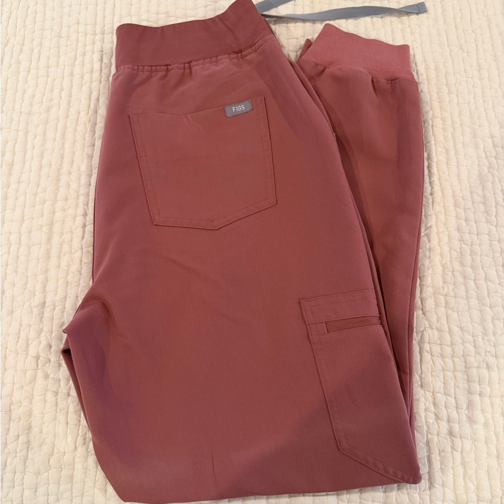 Figs Women's joggers.